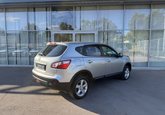 Подержанный автомобиль Nissan Qashqai 2013 года (5 фото)