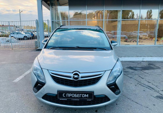 Подержанный автомобиль Opel Zafira Compactvan 2012 года (2 фото)