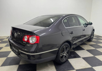 Подержанный автомобиль Volkswagen Passat Sedan 2007 года (5 фото)