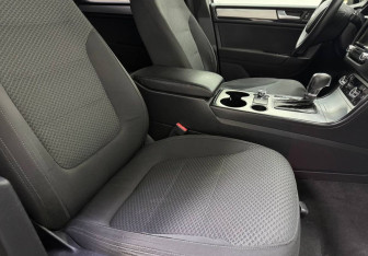 Подержанный автомобиль Volkswagen Touareg 2012 года (9 фото)