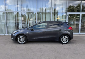 Подержанный автомобиль Kia Ceed Hatchback 2015 года (8 фото)