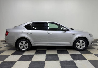 Подержанный автомобиль Skoda Octavia Liftback 2019 года (4 фото)