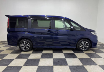 Подержанный автомобиль Honda Stepwgn 2019 года (4 фото)