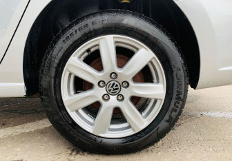 Подержанный автомобиль Volkswagen Polo Sedan 2012 года (12 фото)