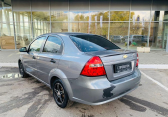 Подержанный автомобиль Chevrolet Aveo Sedan 2010 года (7 фото)