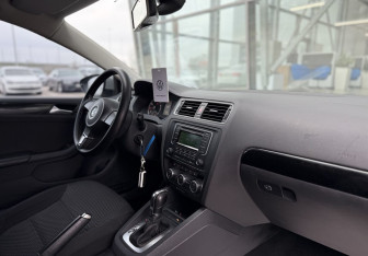 Подержанный автомобиль Volkswagen Jetta Sedan 2014 года (10 фото)