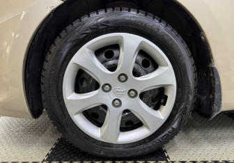 Подержанный автомобиль Hyundai Solaris Hatchback 2013 года (12 фото)