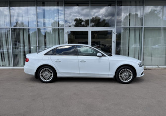 Подержанный автомобиль Audi A4 Sedan 2012 года (4 фото)
