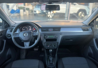 Подержанный автомобиль Skoda Rapid Liftback 2015 года (9 фото)