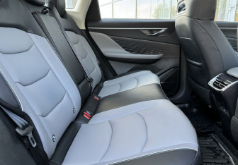 Подержанный автомобиль BAIC X55 2024 года (11 фото)