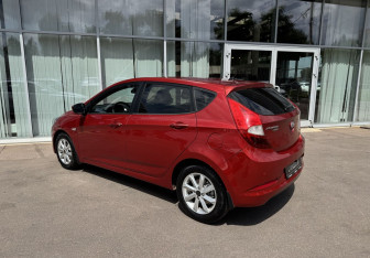 Подержанный автомобиль Hyundai Solaris Hatchback 2016 года (7 фото)