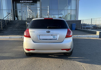 Подержанный автомобиль Kia Ceed Hatchback 2011 года (6 фото)